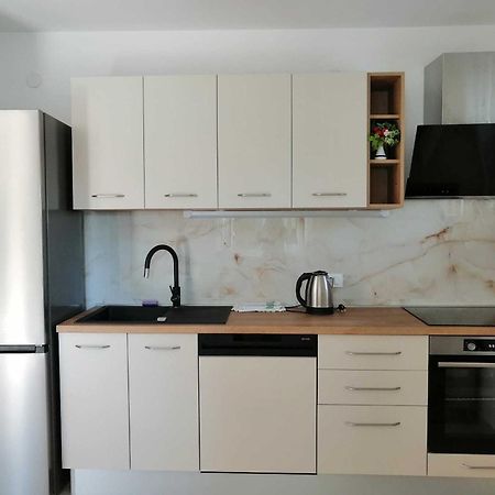 Apartments And Rooms Porto Razanj Bagian luar foto