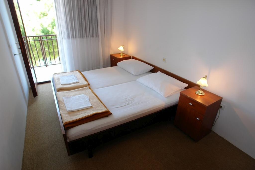 Apartments And Rooms Porto Razanj Ruang foto