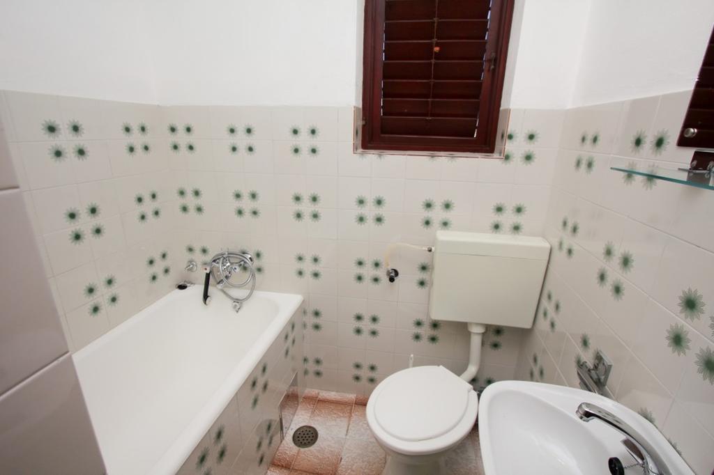 Apartments And Rooms Porto Razanj Ruang foto