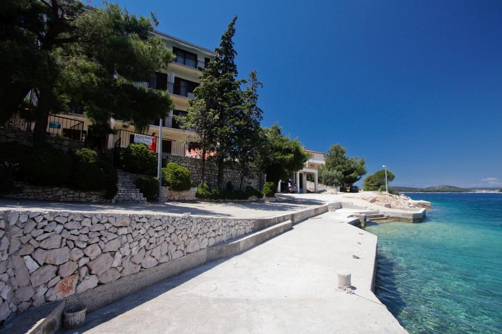 Apartments And Rooms Porto Razanj Bagian luar foto