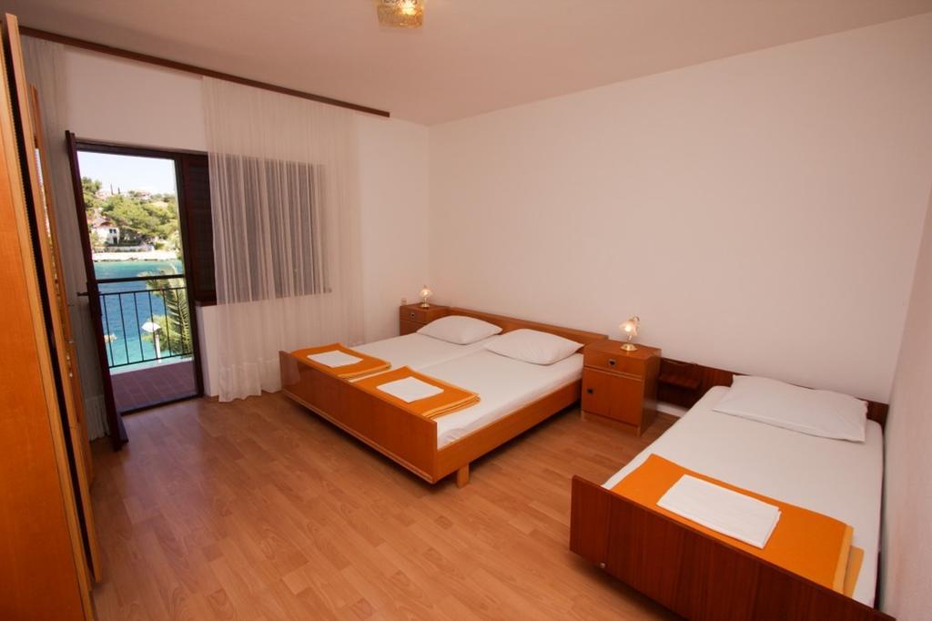 Apartments And Rooms Porto Razanj Ruang foto